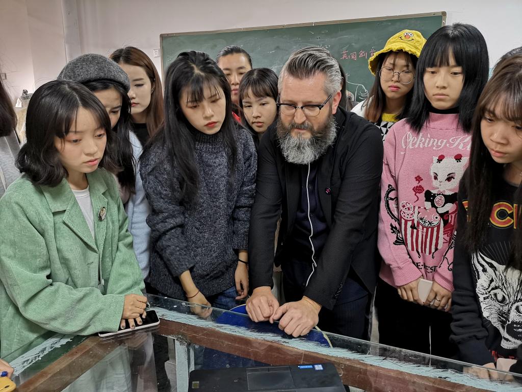 Warmly Welcome University for Creative Arts to Hebei Academy of Fine Arts